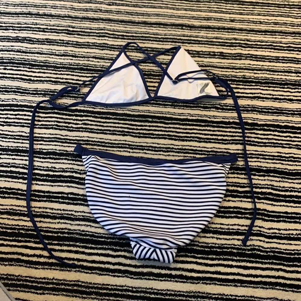 Striped bikini  - Picture 4 of 4